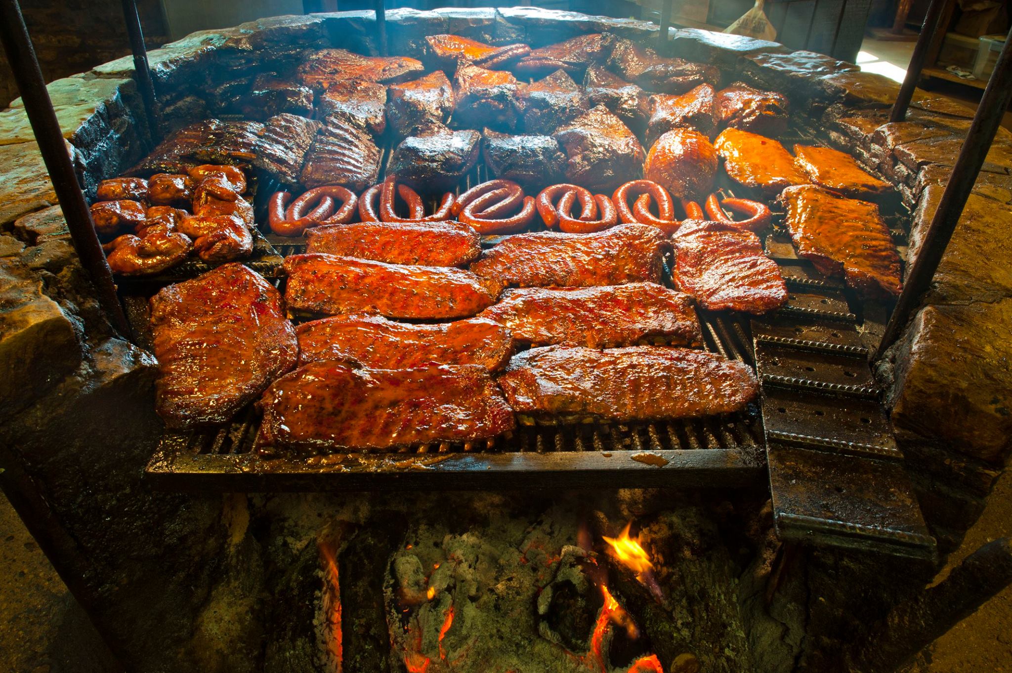 Is TX’s Salt Lick “The Best Damn Barbecue” in the Country? Left at